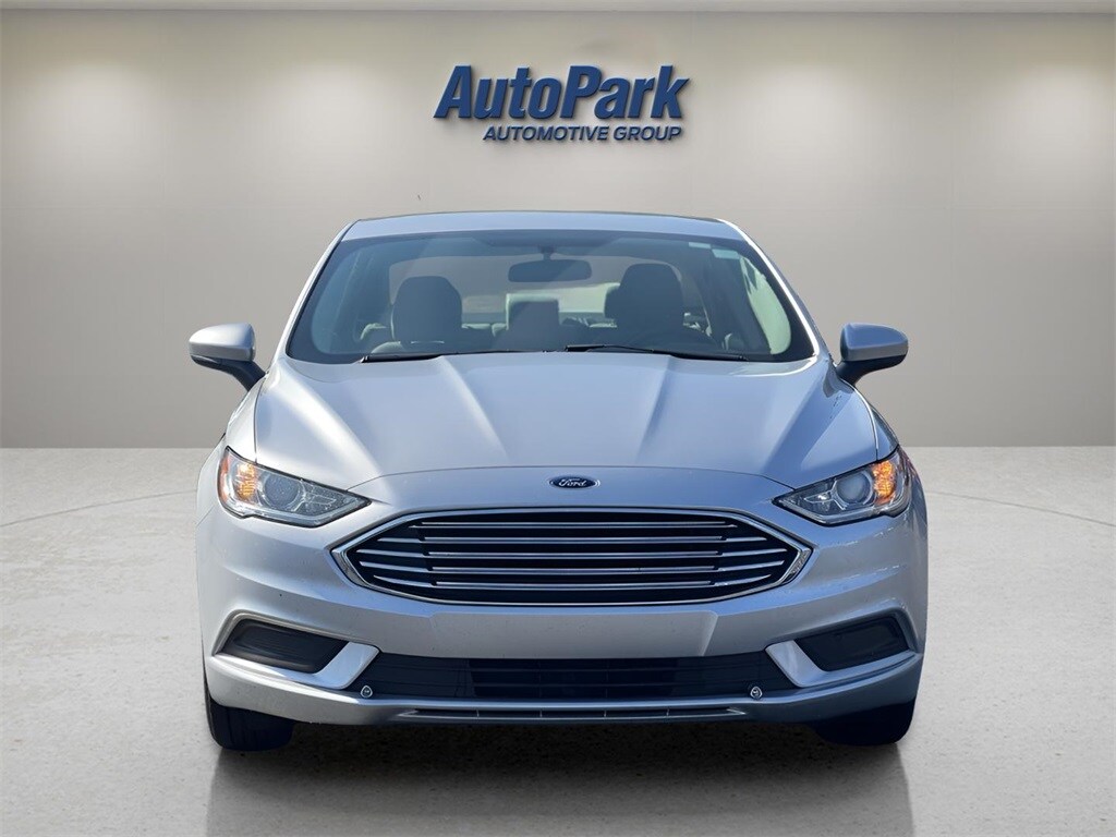 2017 Ford Fusion S photo 2