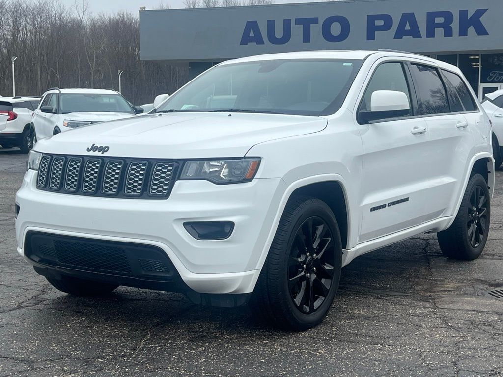 Used 2019 Jeep Grand Cherokee Laredo SUV