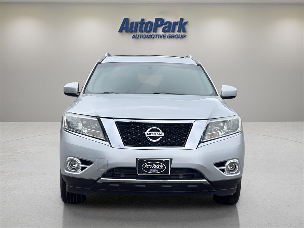 2013 Nissan Pathfinder SL photo 2
