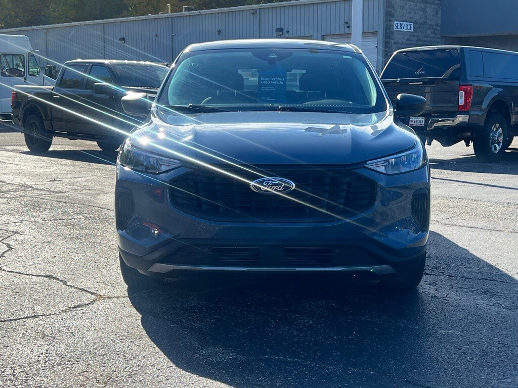 2023 Ford Escape Base photo 2
