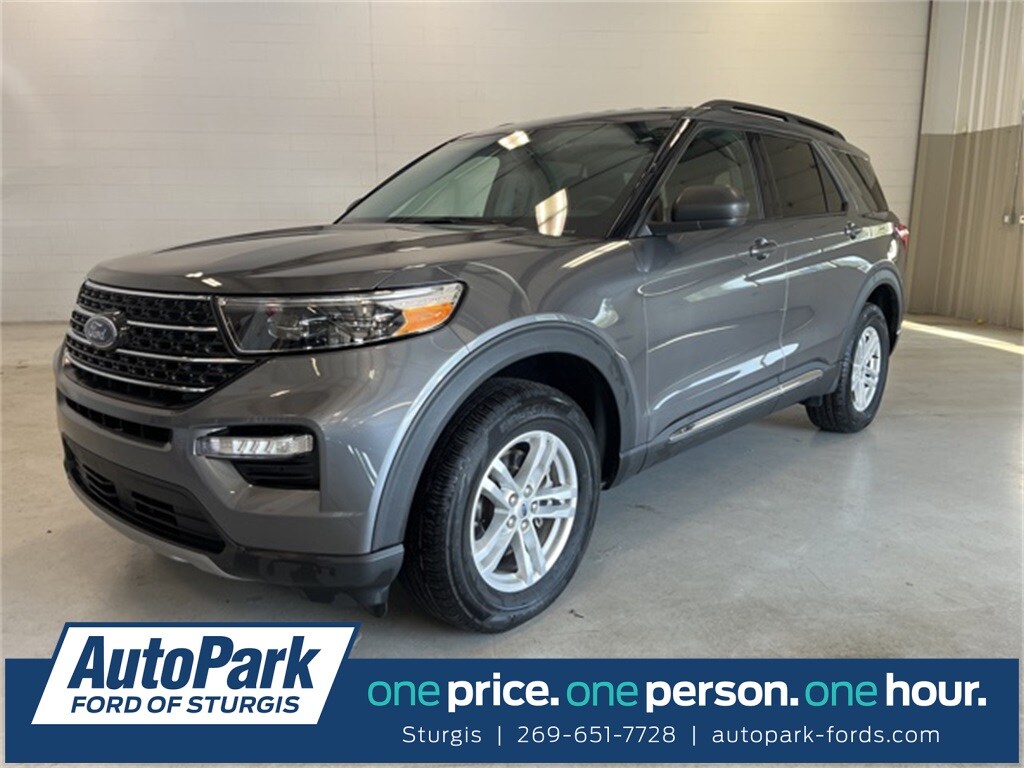 2023 Ford Explorer XLT photo 2