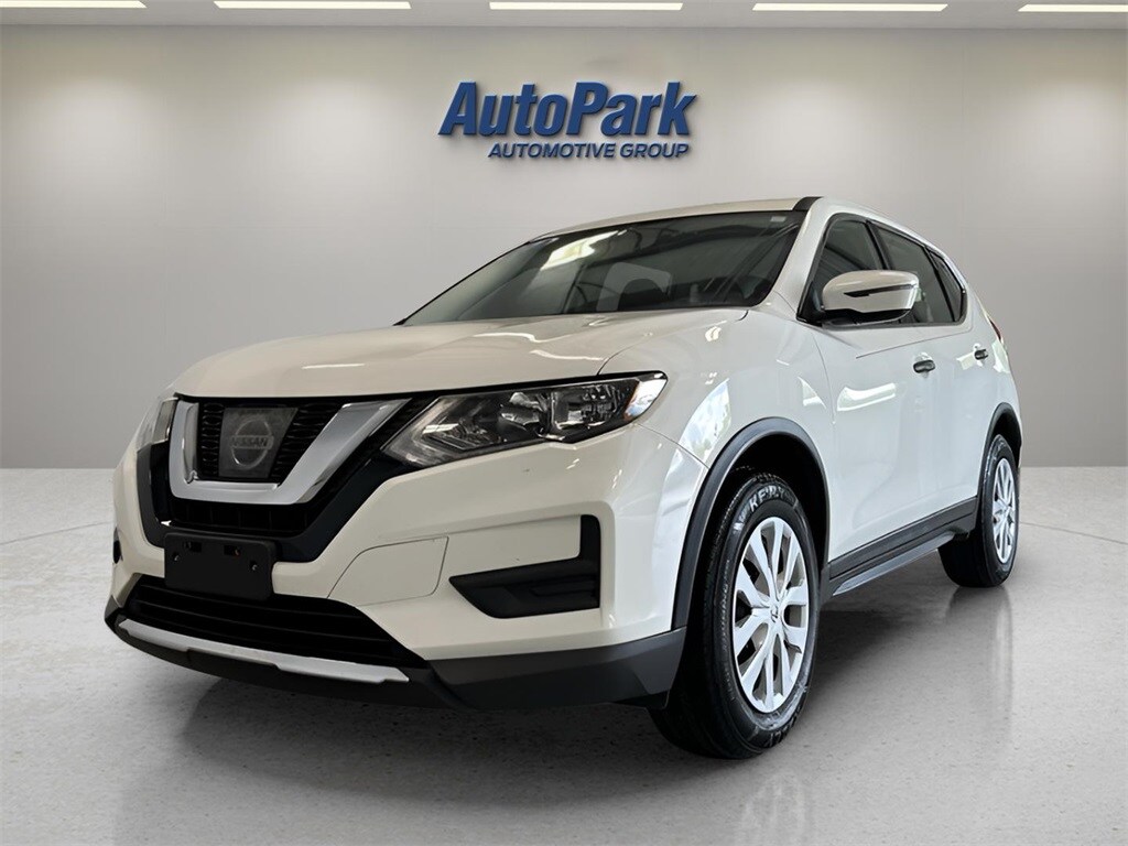 2017 Nissan Rogue S photo 2