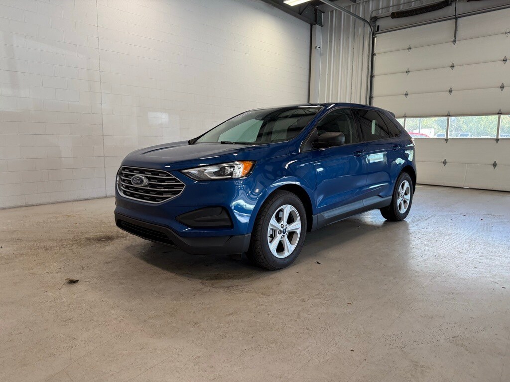2021 Ford Edge SE photo 3