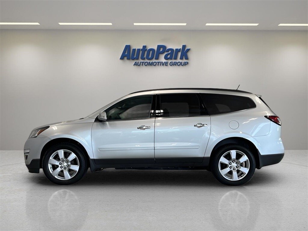 2017 Chevrolet Traverse 1LT photo 4