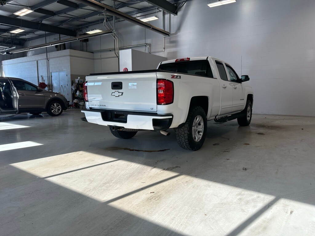 2016 Chevrolet Silverado 1500 LT photo 3