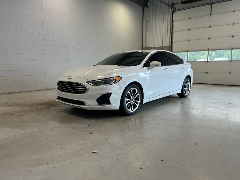 2019 Ford Fusion SEL photo 2