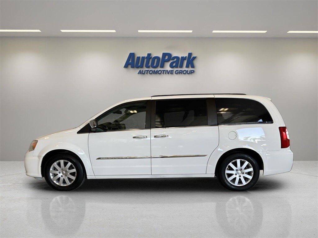 2011 Chrysler Town & Country photo 4