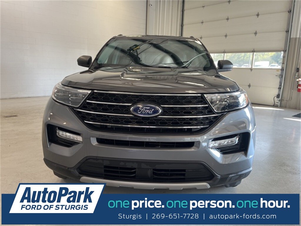 2023 Ford Explorer XLT photo 3