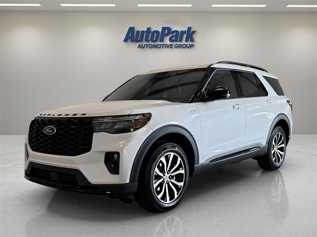 2025 Ford Explorer ST-Line photo 2