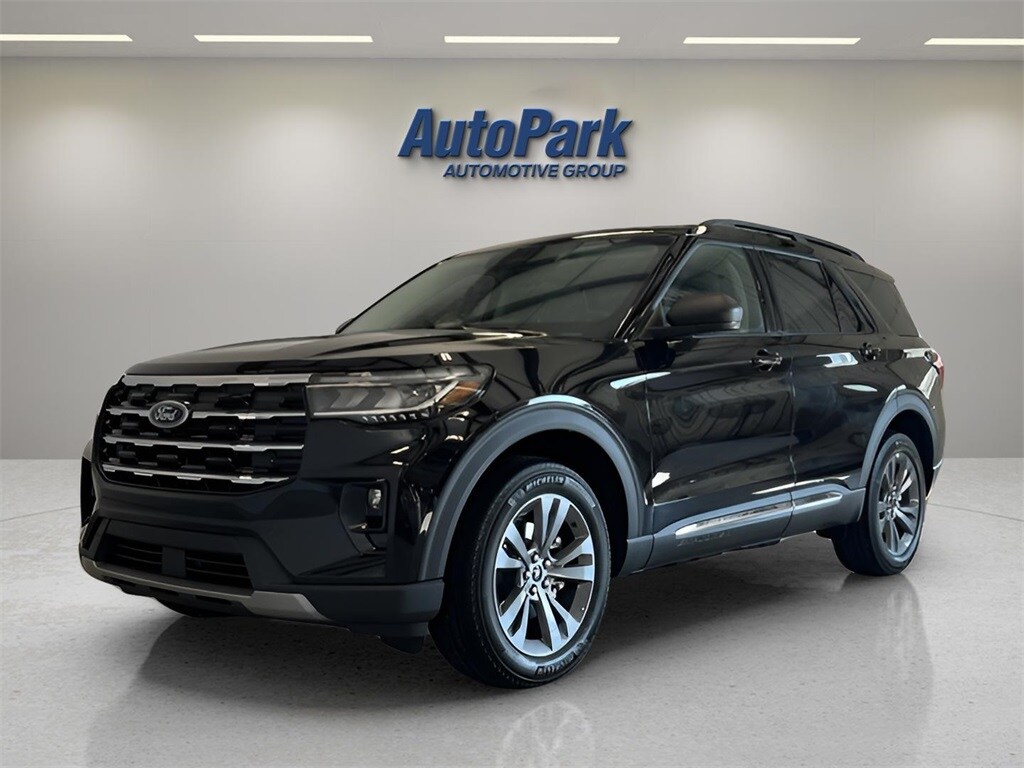 2025 Ford Explorer photo 3