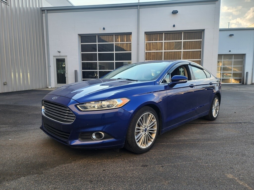 2015 Ford Fusion SE photo 2