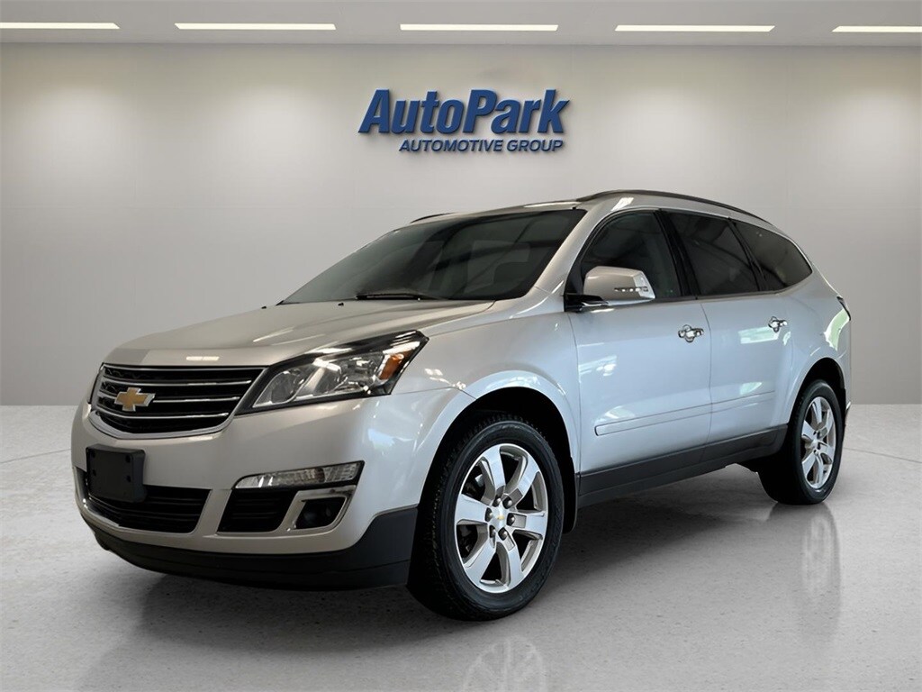 2017 Chevrolet Traverse 1LT photo 3