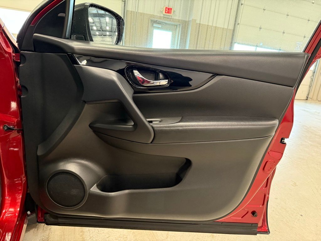 2022 Nissan Rogue Sport SL - Photo 13