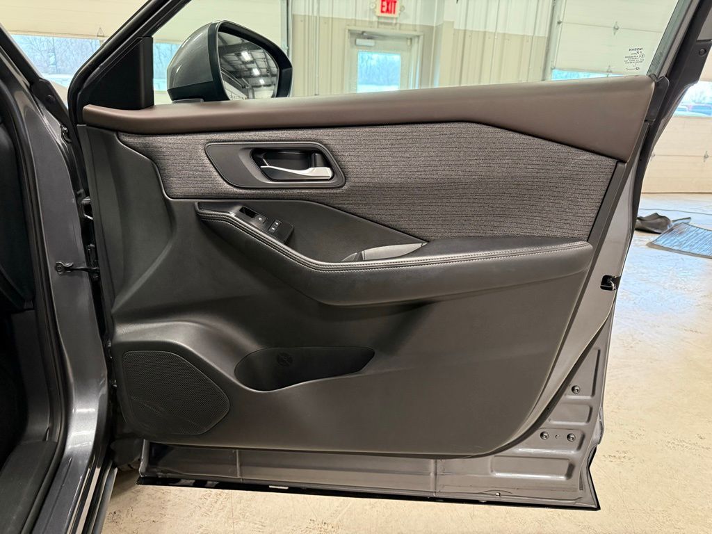 2023 Nissan Rogue SV - Photo 31