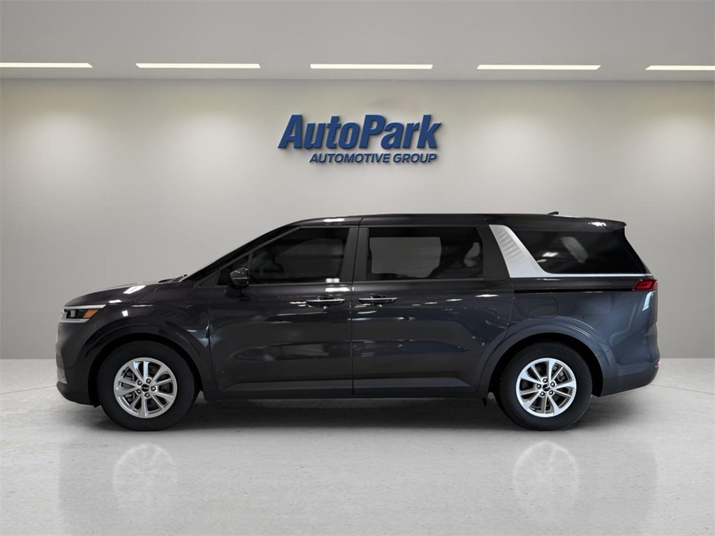 Used 2022 Kia Carnival LX Minivan/Van