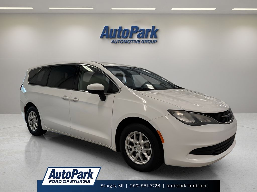 2020 Chrysler Voyager LX