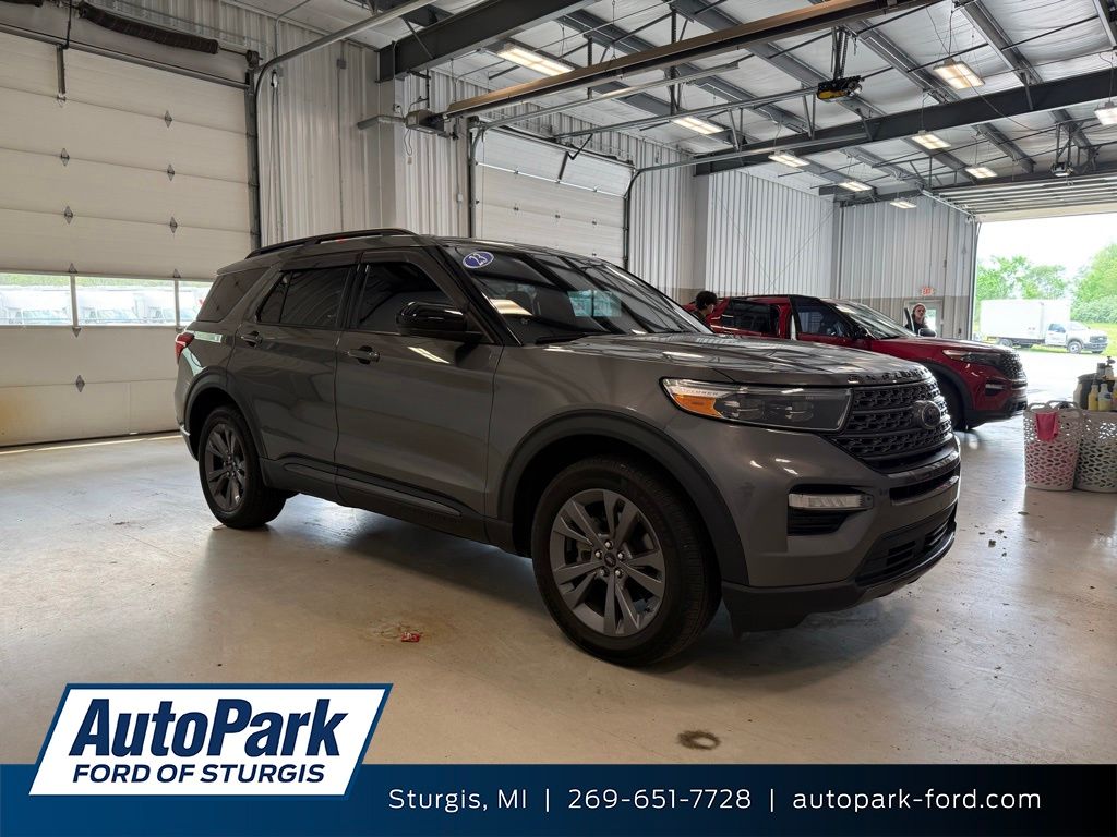 2023 Ford Explorer XLT 4WD's photo