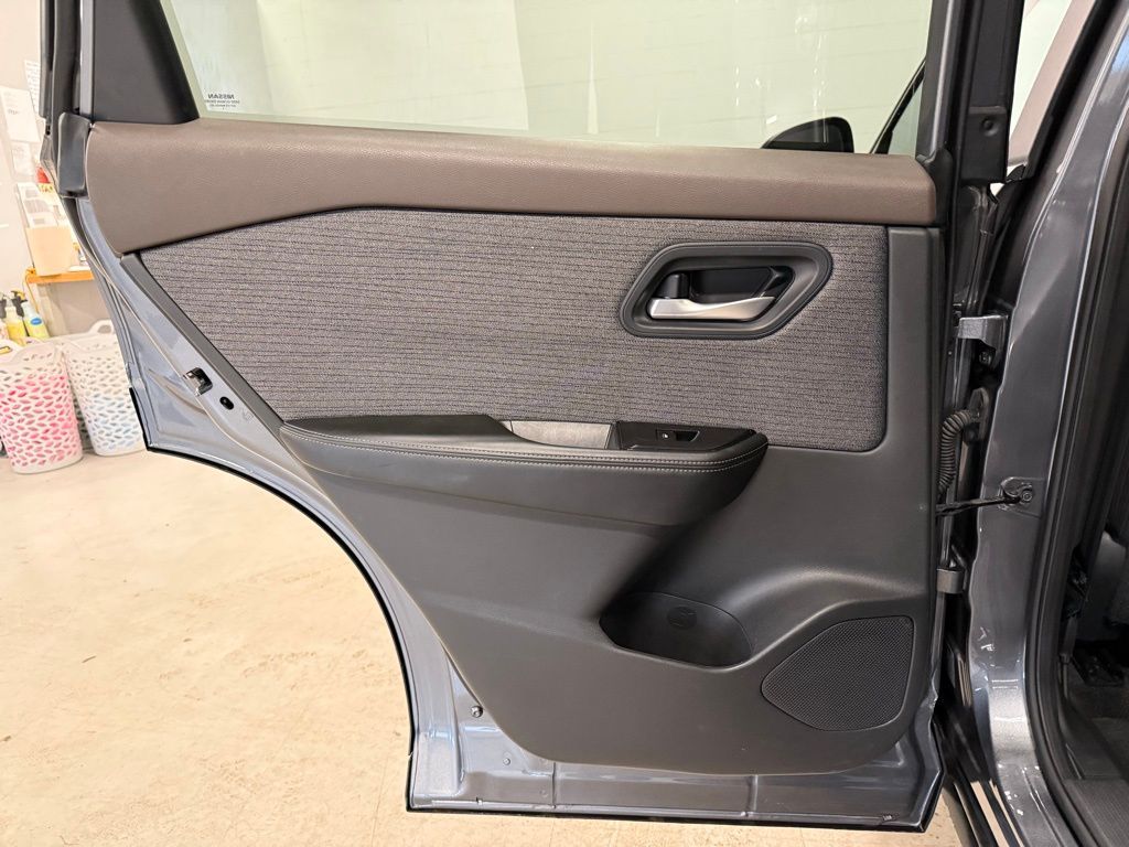 2023 Nissan Rogue SV - Photo 15