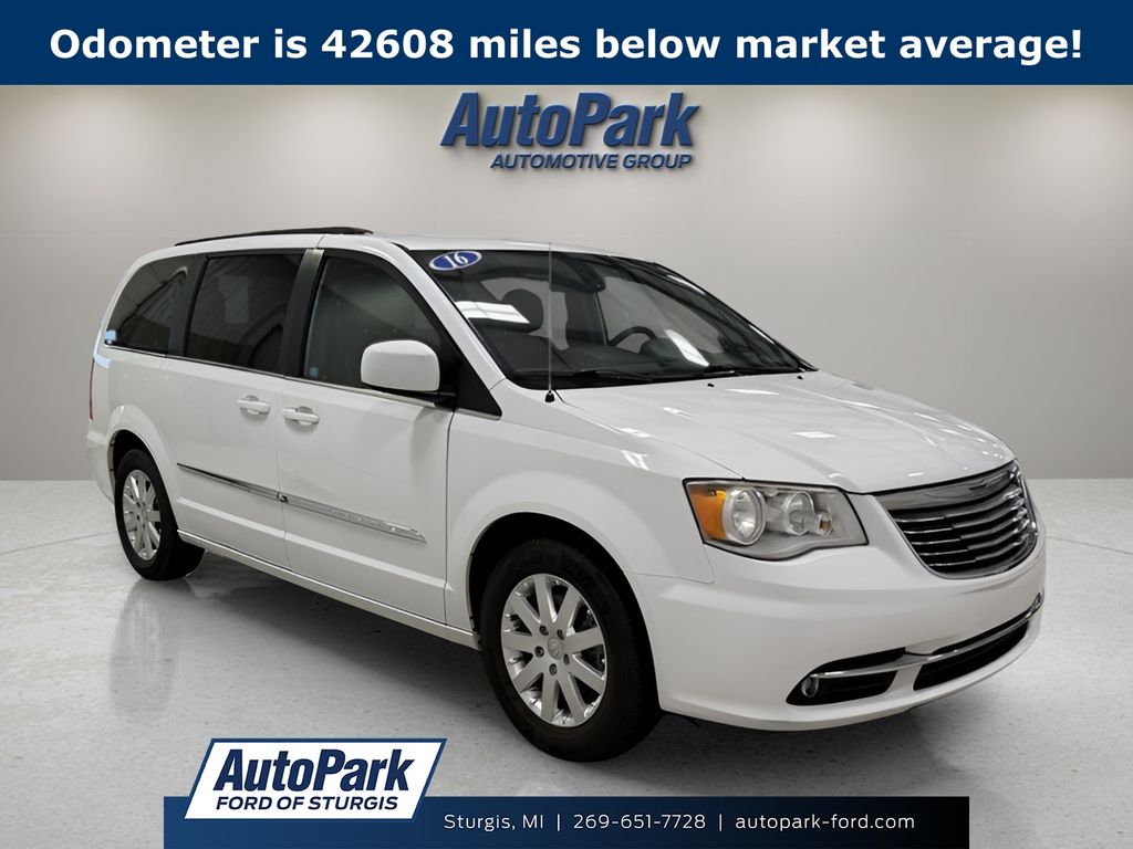 2016 Chrysler Town & Country Touring