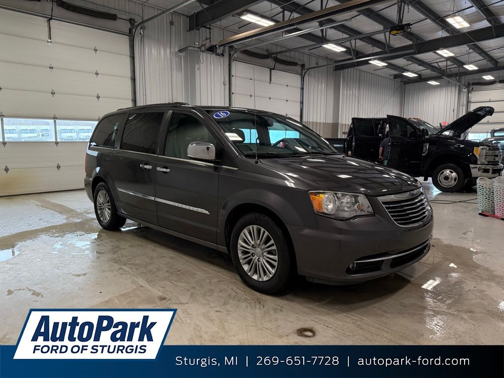 2016 Chrysler Town & Country Anniversary Edition