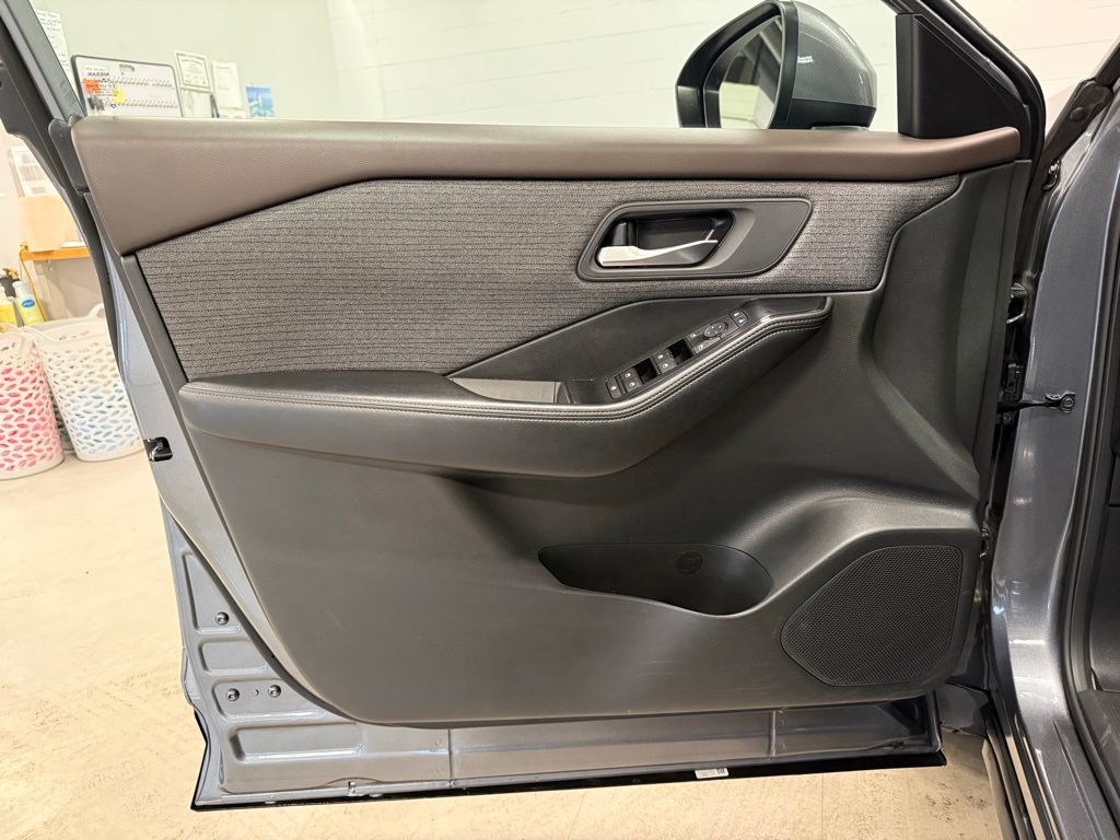2023 Nissan Rogue SV - Photo 18