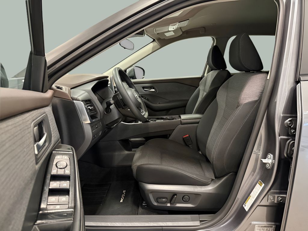 2023 Nissan Rogue SV - Photo 16