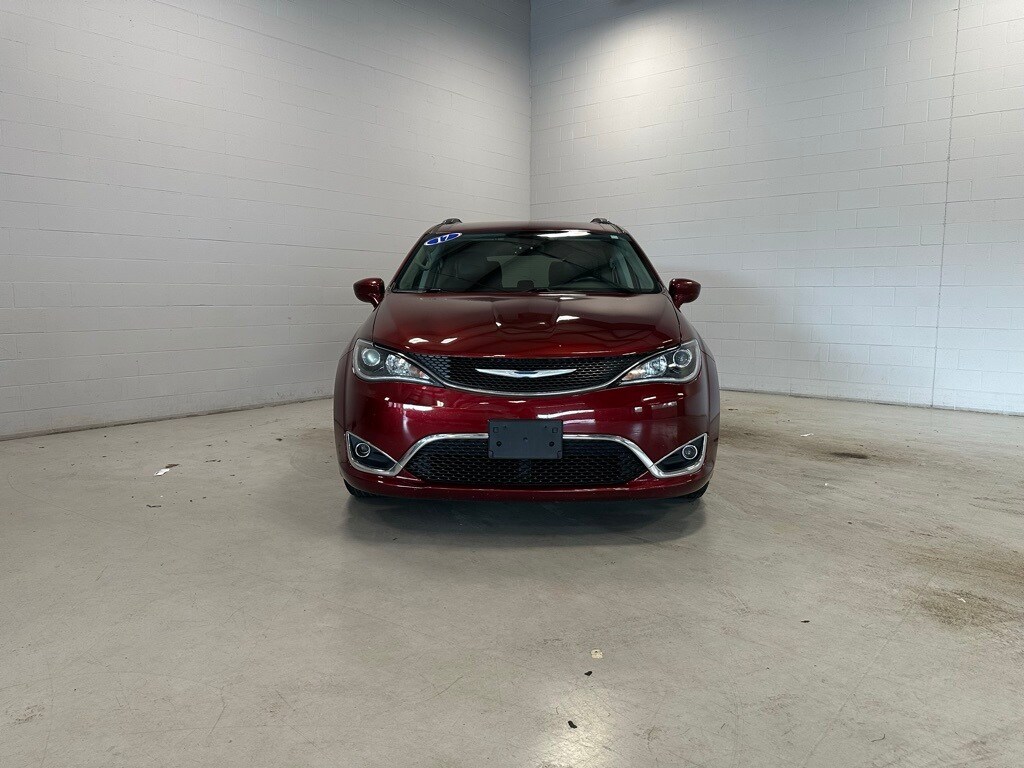 2017 Chrysler Pacifica Touring Plus photo 2