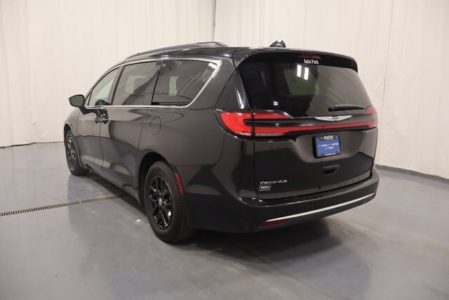 2022 Chrysler Pacifica Touring L photo 4