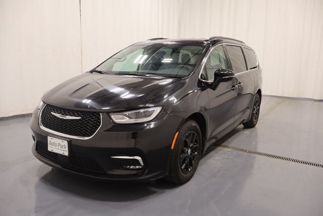 2022 Chrysler Pacifica Touring L photo 3