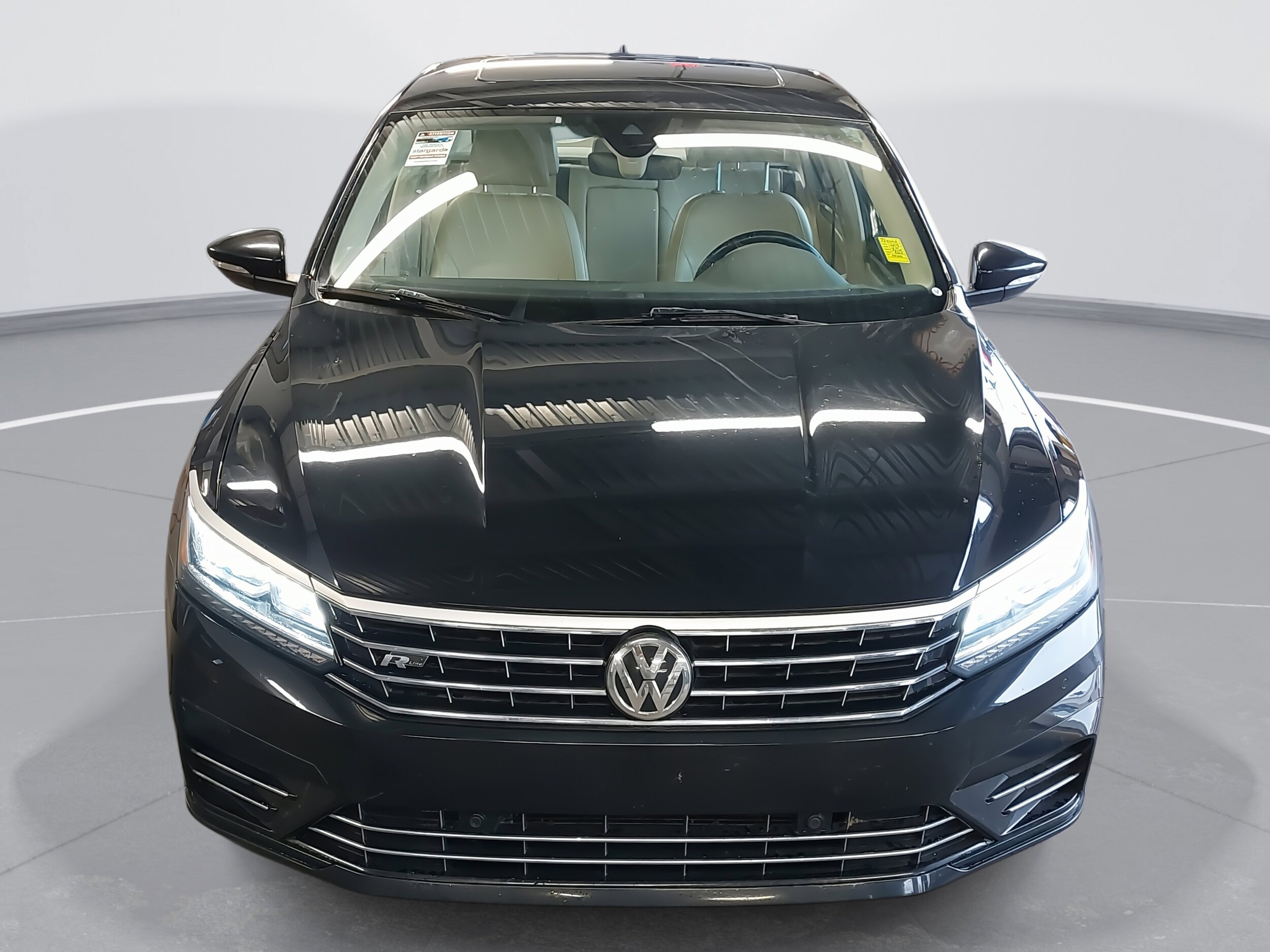 2019 Volkswagen Passat 2.0T SE R-Line photo 2