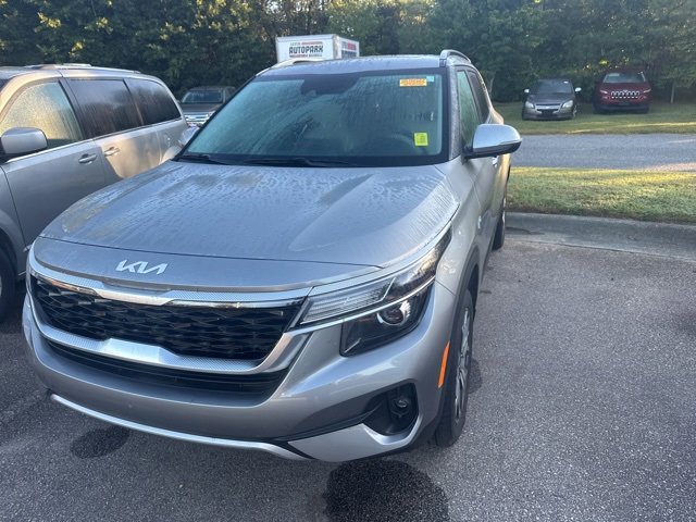 2023 Kia Seltos EX photo 2