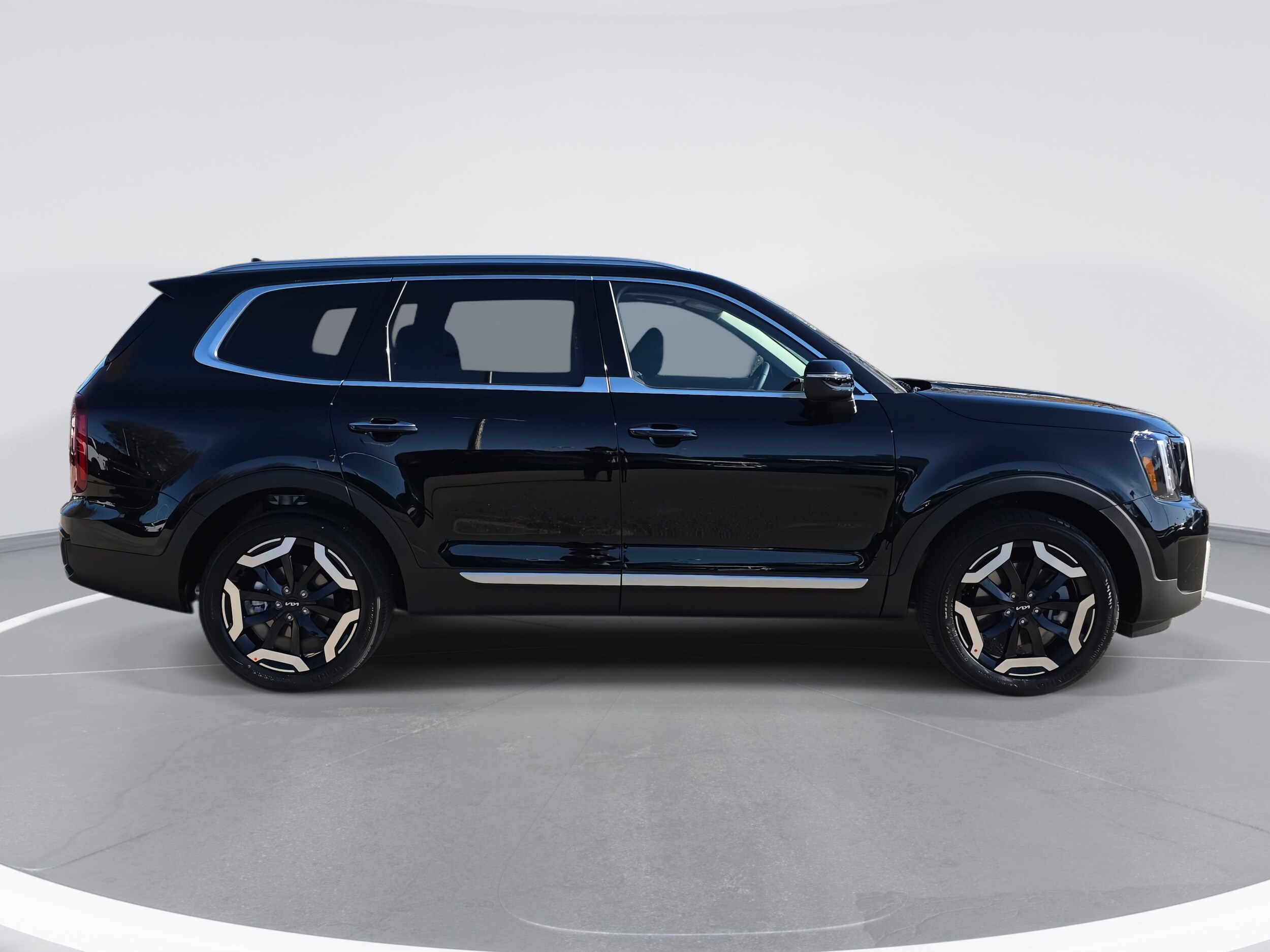 2025 Kia Telluride S photo 3
