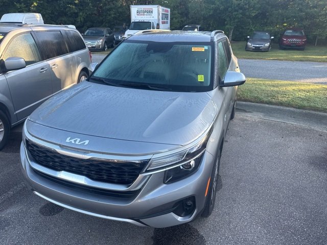 2023 Kia Seltos EX photo 3