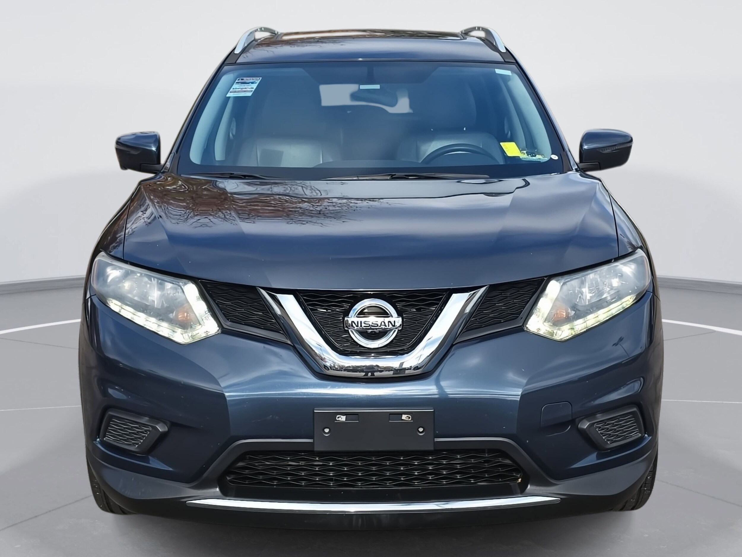 2016 Nissan Rogue SV photo 2