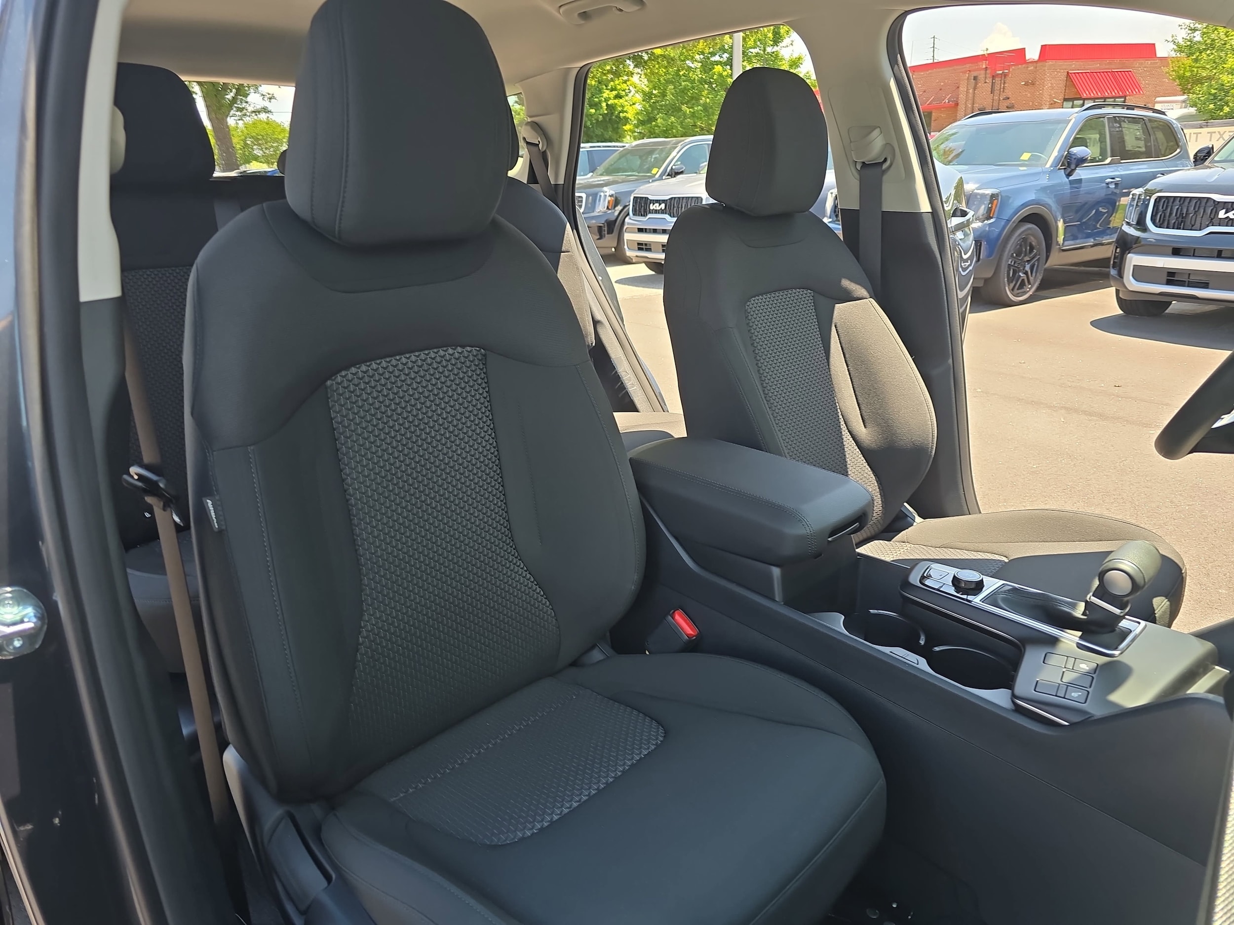 2025 Kia Sportage LX - Photo 10