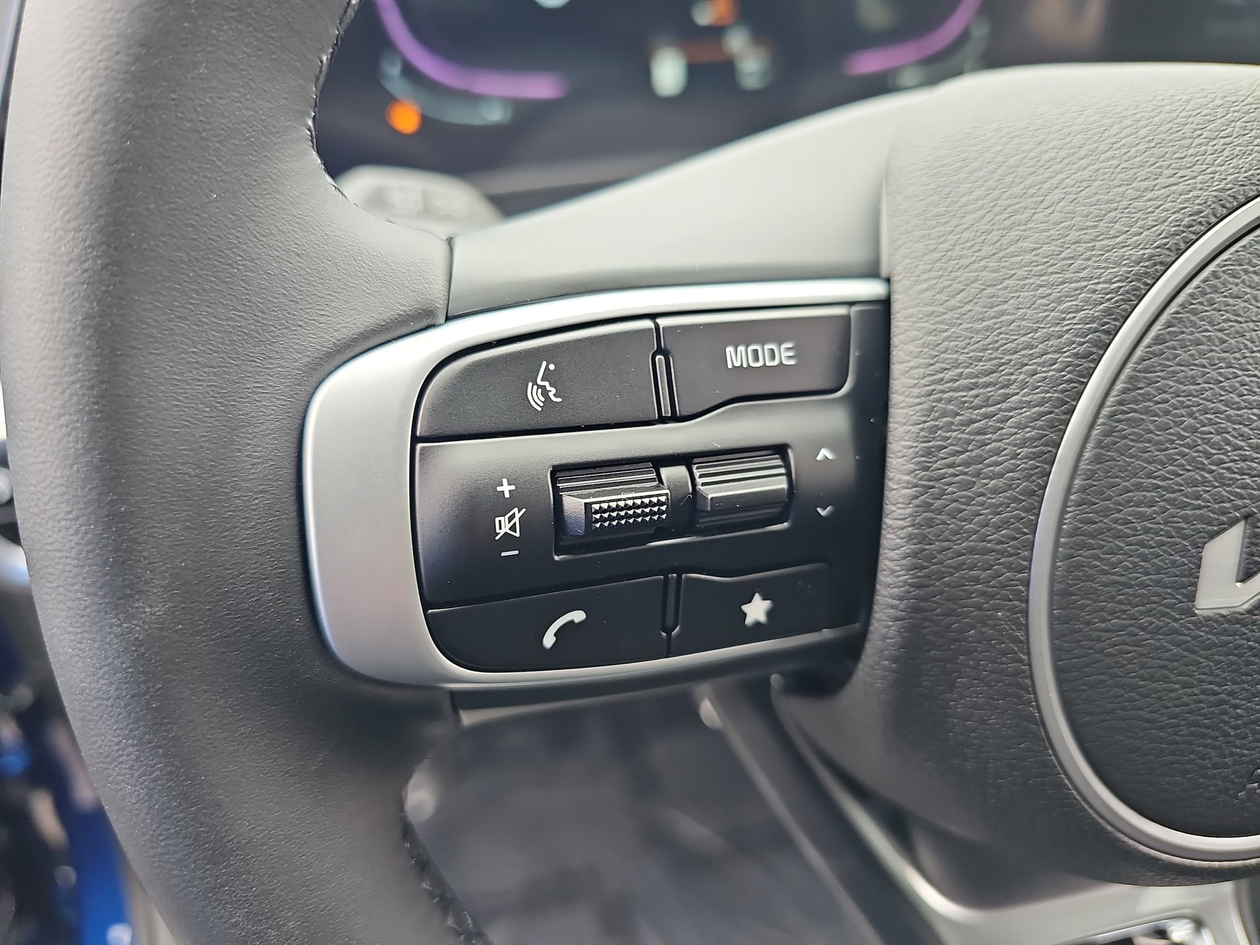 2025 Kia Sportage EX - Photo 17