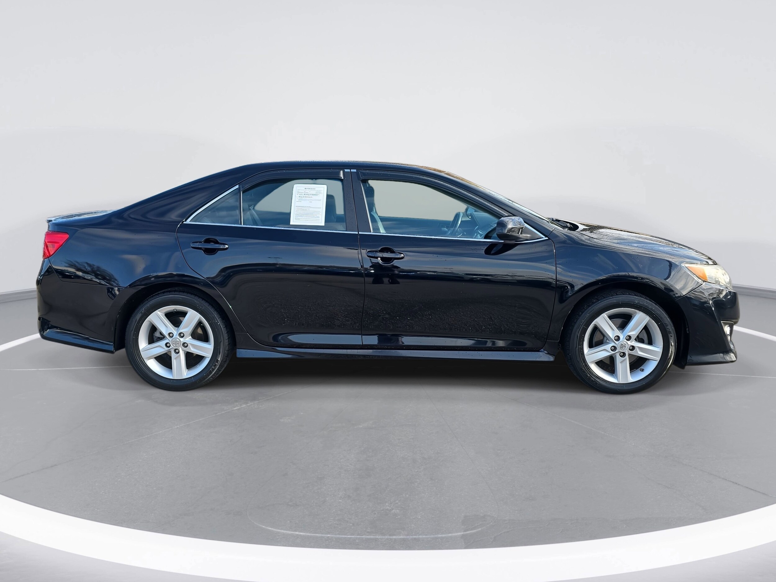 2012 Toyota Camry L photo 2