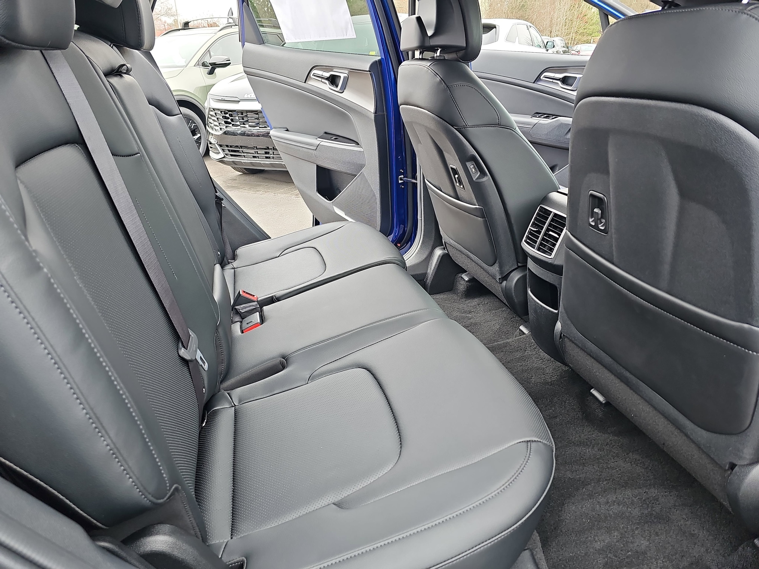 2025 Kia Sportage EX - Photo 12