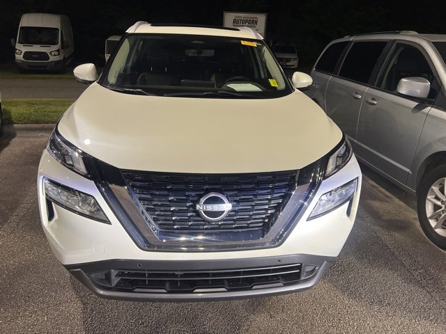 2023 Nissan Rogue SL photo 2