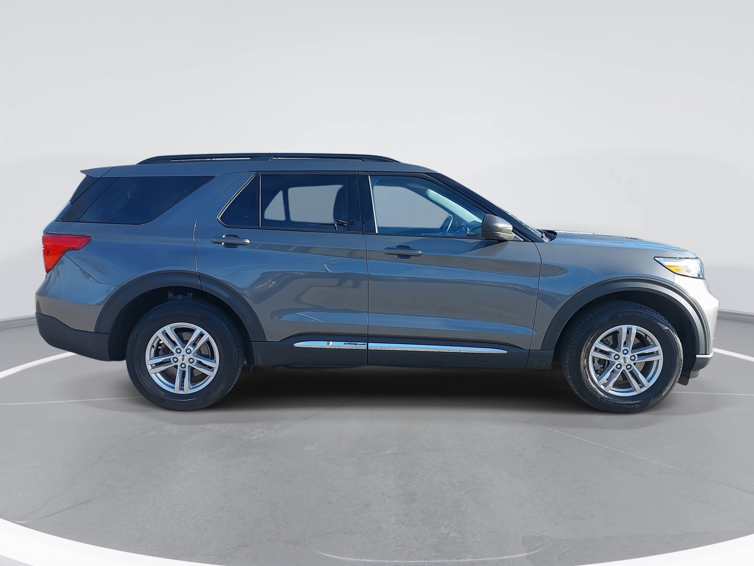 2023 Ford Explorer XLT photo 2