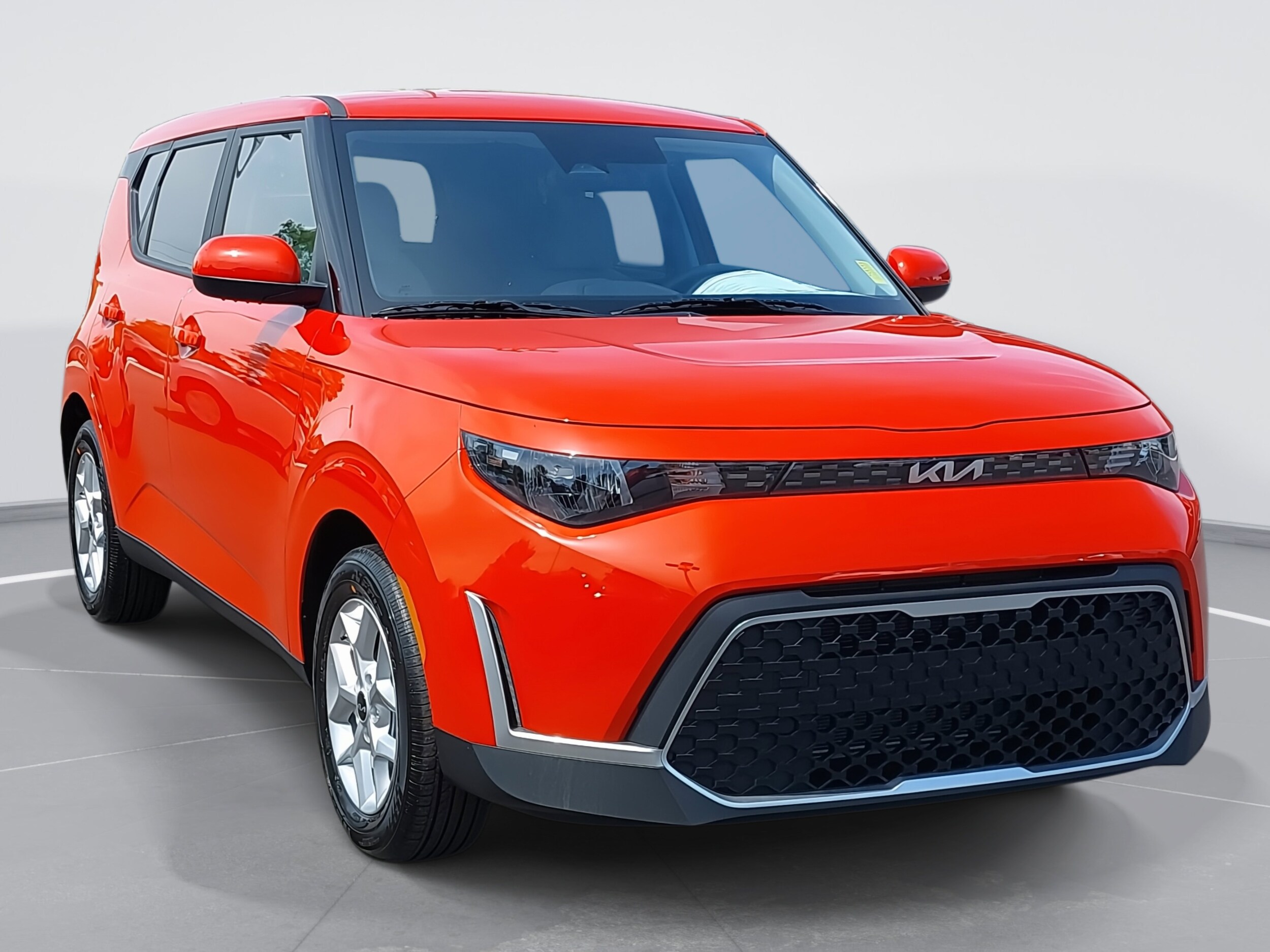 2025 Kia Soul LX photo 3