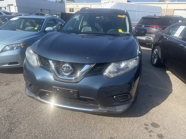 2016 Nissan Rogue SV photo 2