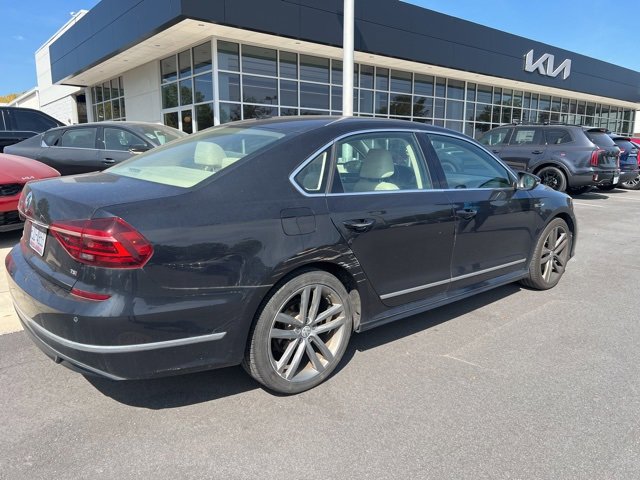2019 Volkswagen Passat 2.0T SE R-Line photo 3