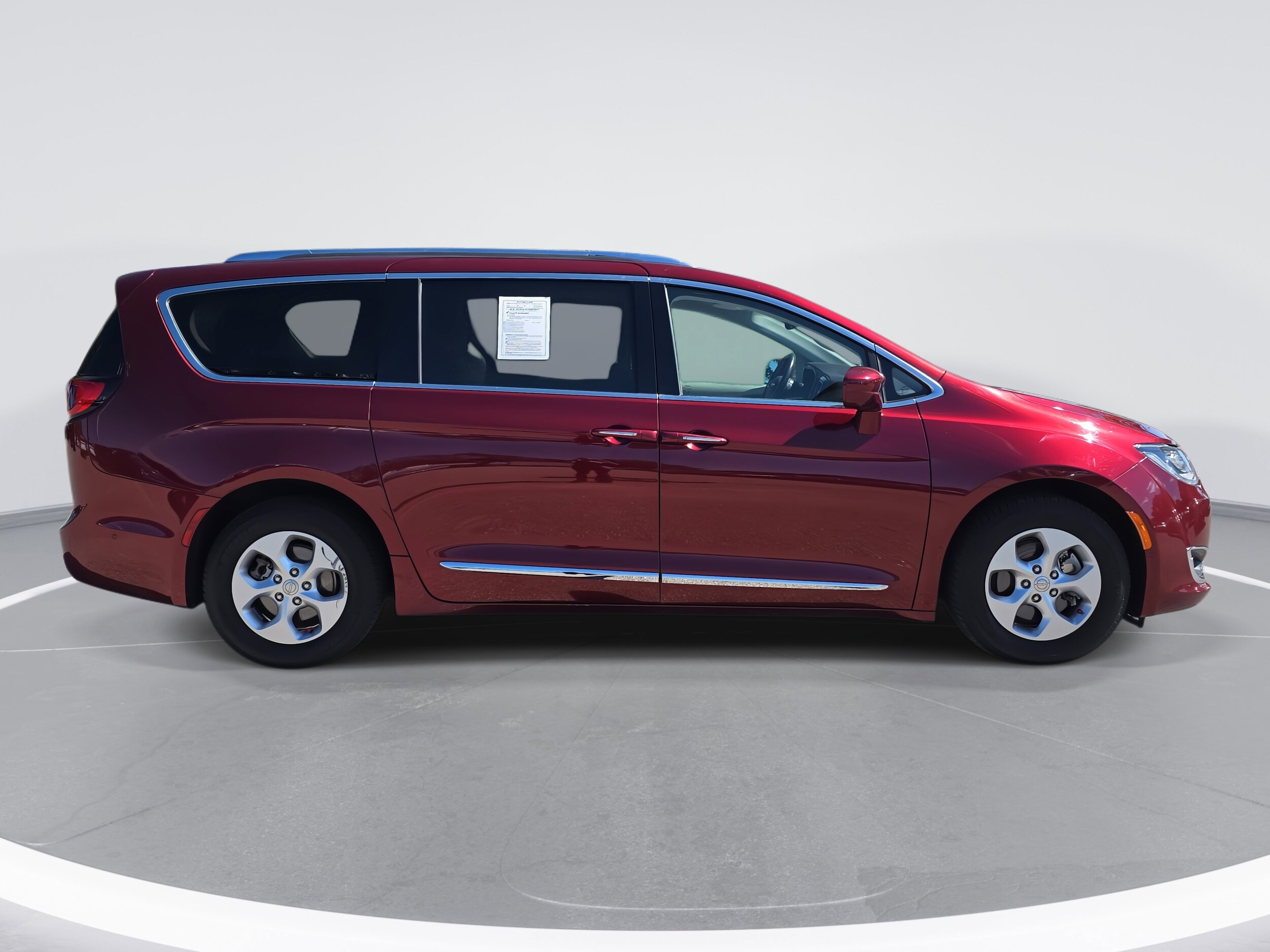 2017 Chrysler Pacifica Touring Plus photo 4