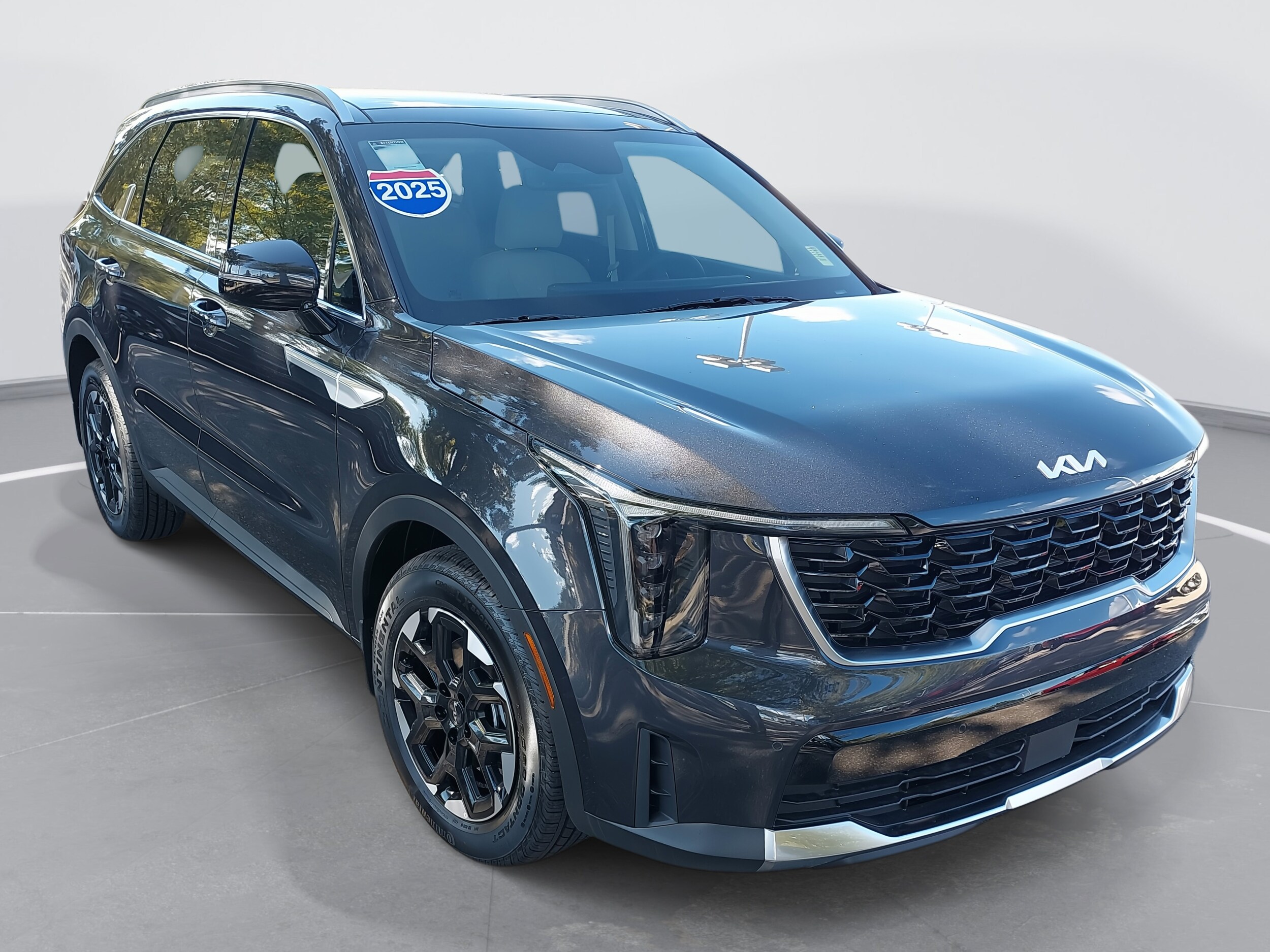2025 Kia Sorento S photo 3