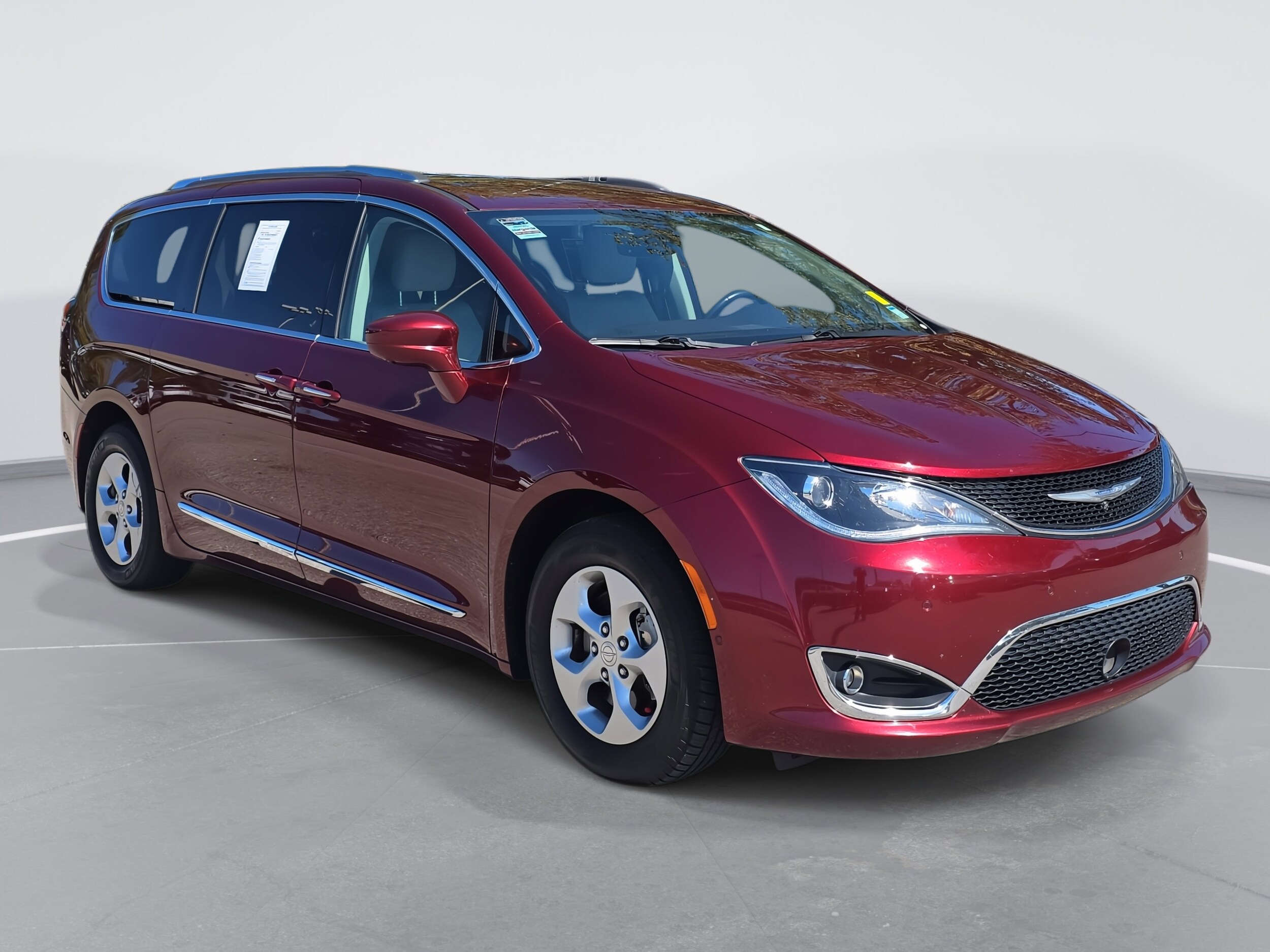 2017 Chrysler Pacifica Touring Plus photo 3