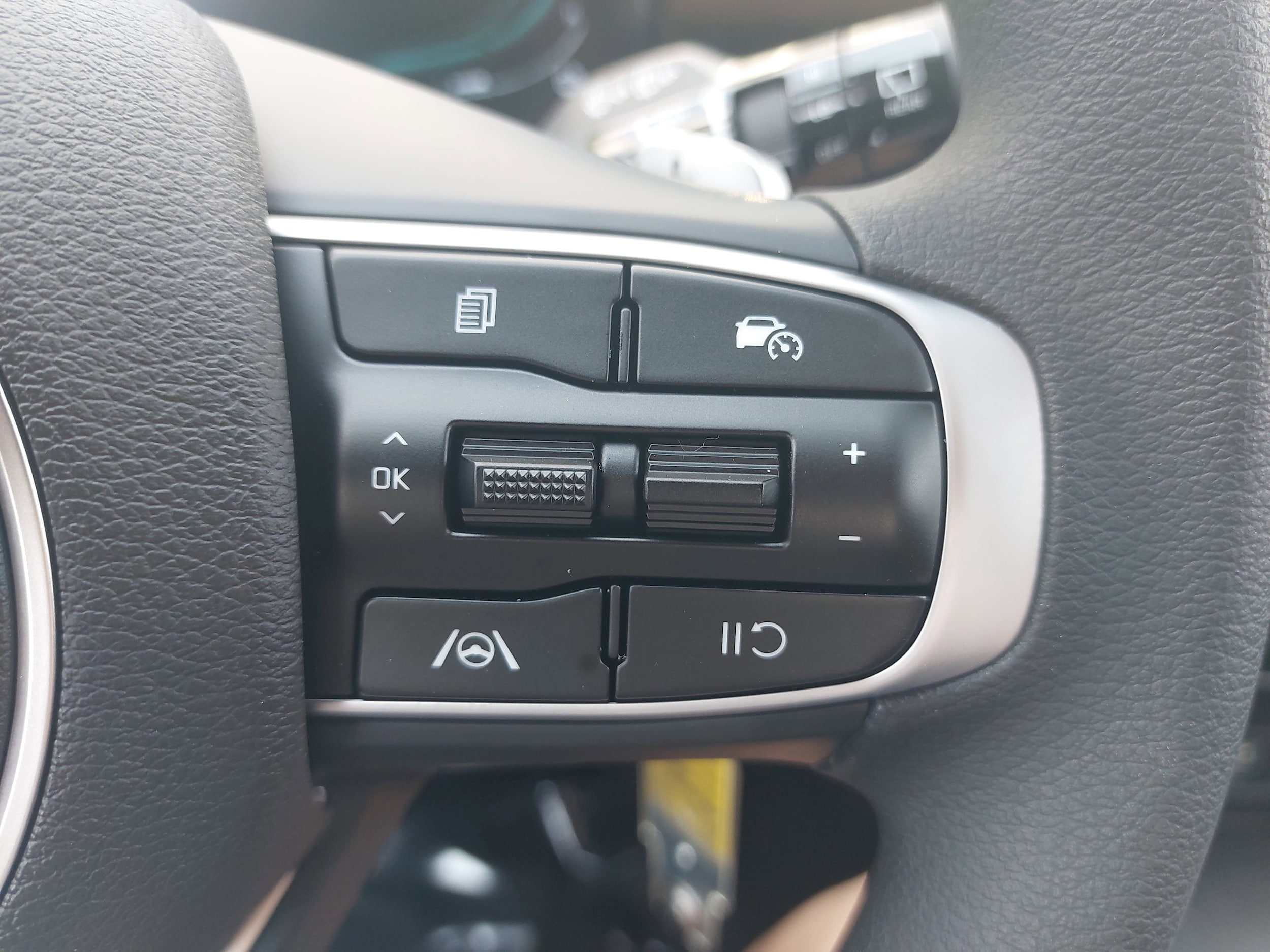 2025 Kia Sportage LX Hybrid - Photo 18
