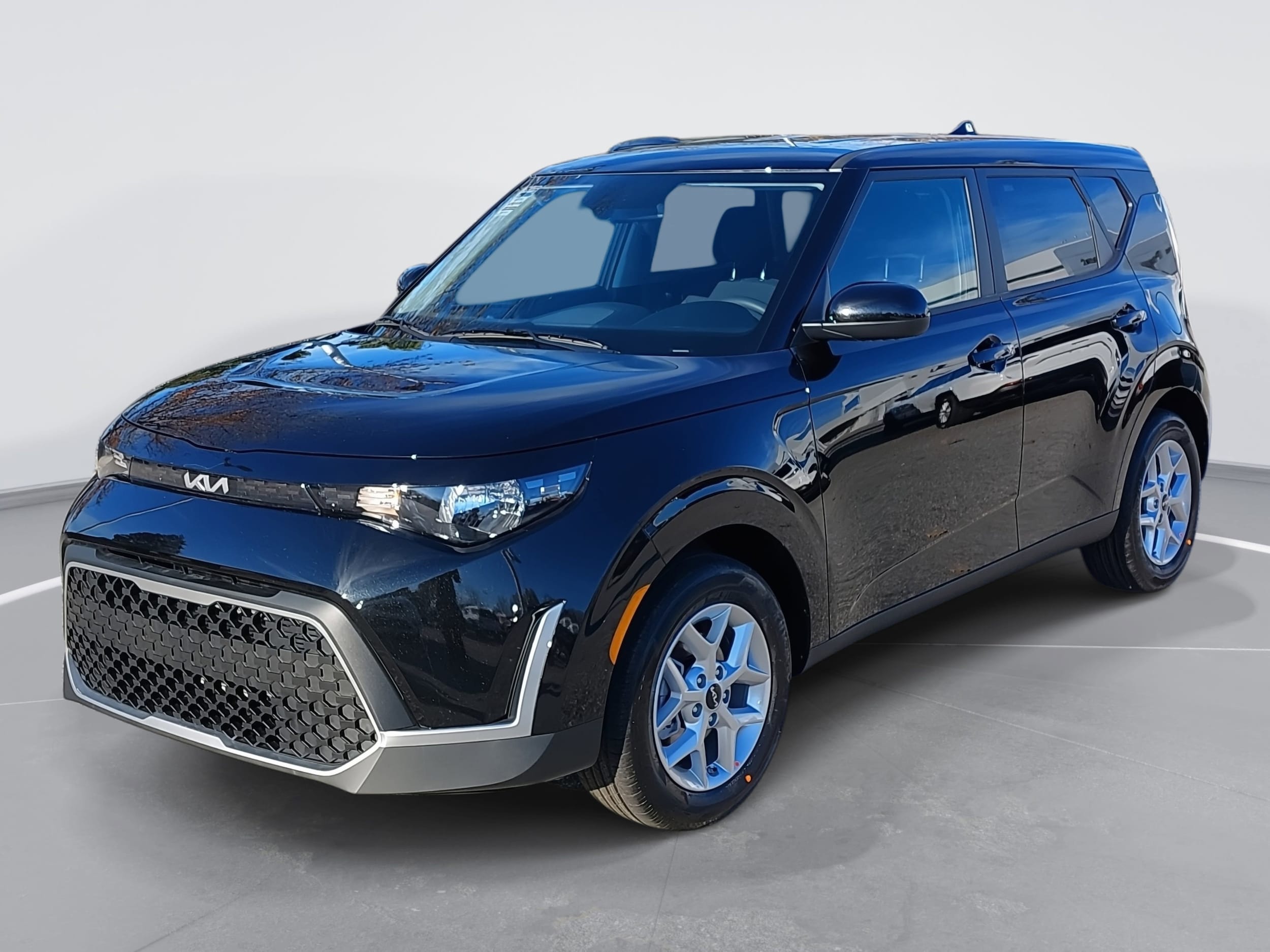 2025 Kia Soul LX's photo