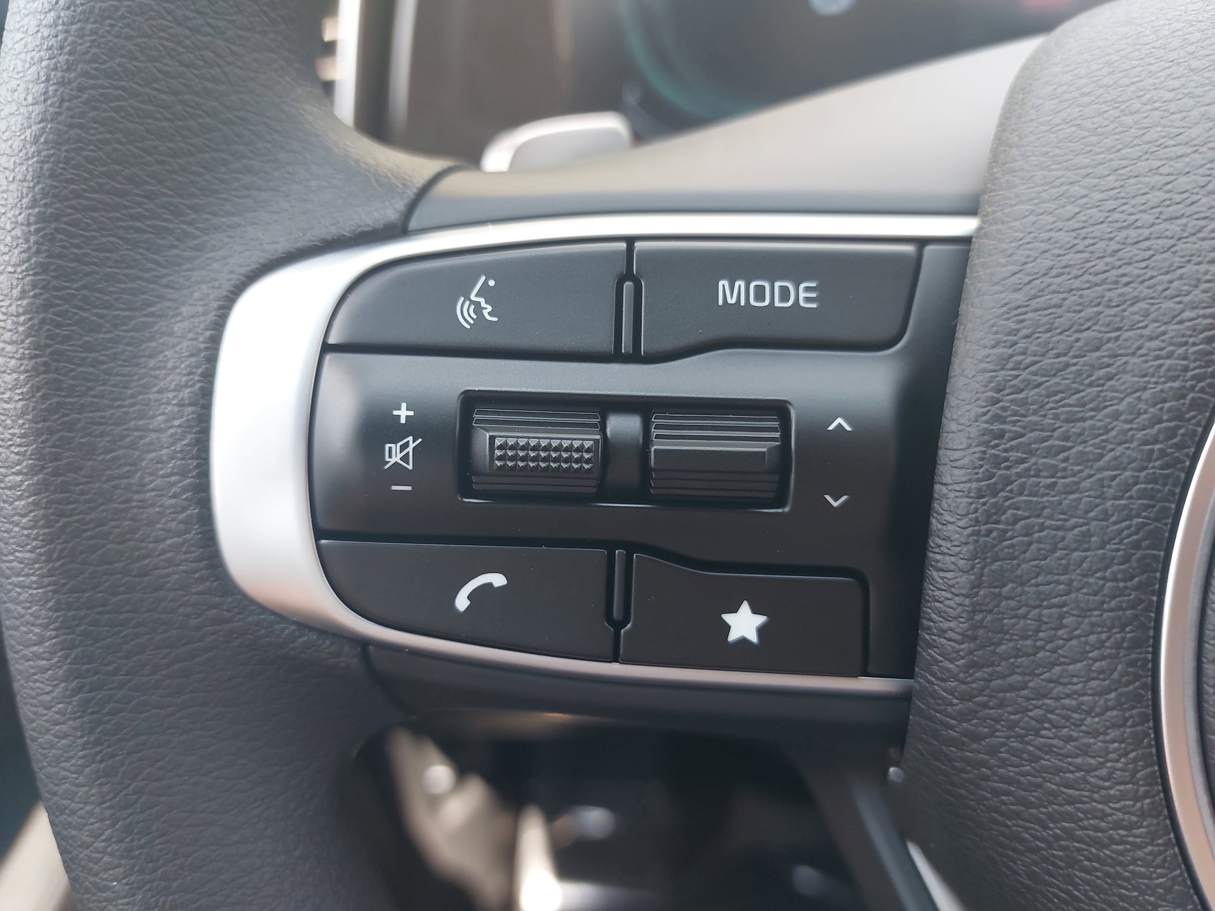 2025 Kia Sportage LX Hybrid - Photo 17