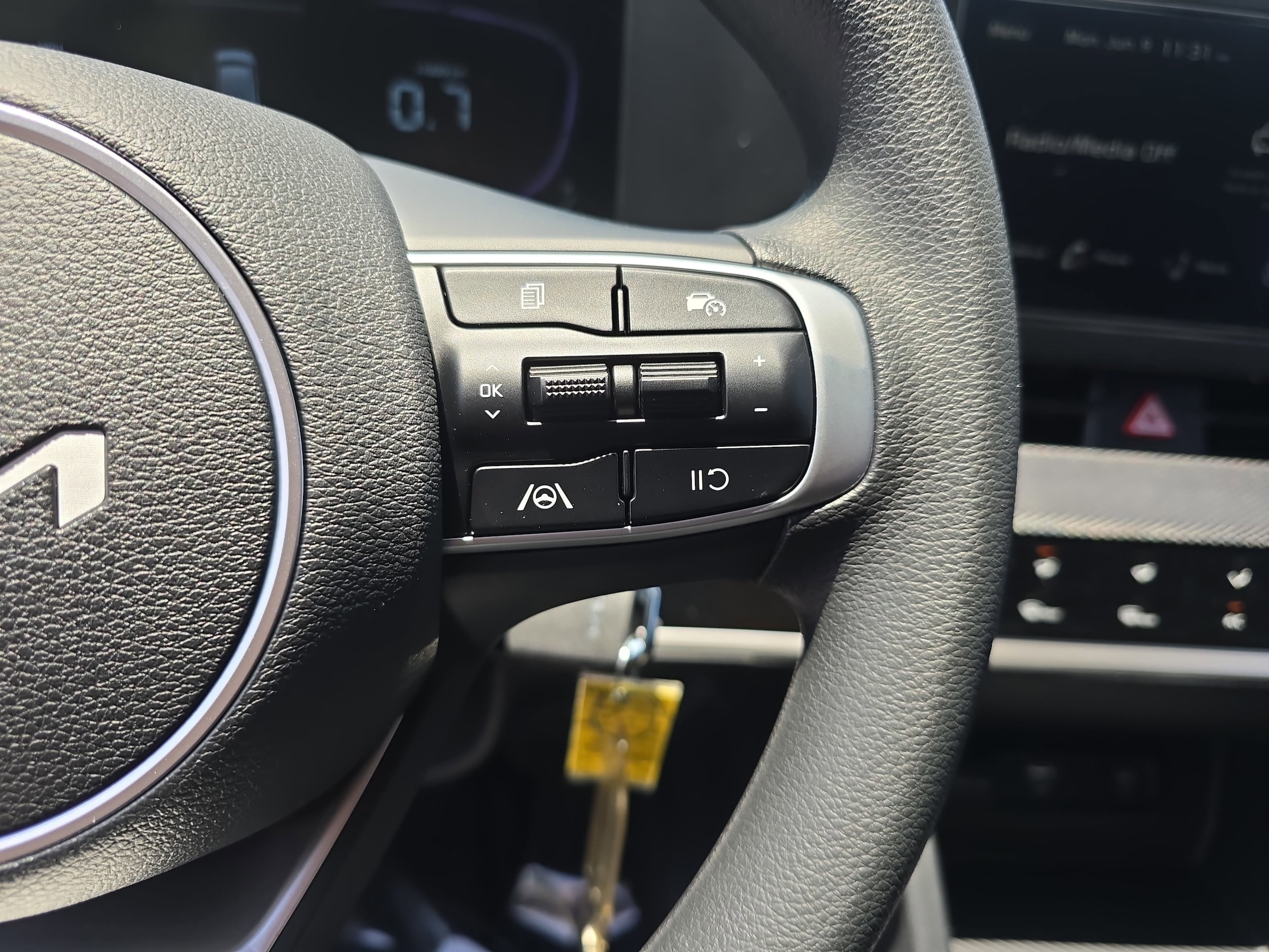 2025 Kia Sportage LX - Photo 18